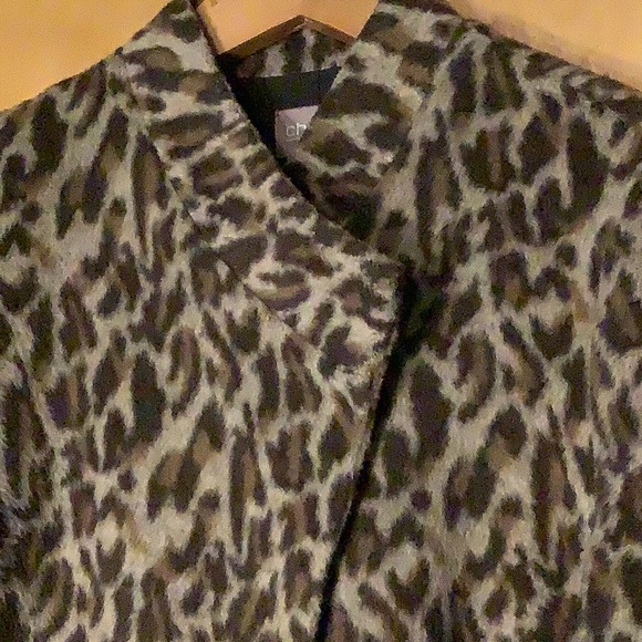 Chico’s furry leopard print jacket, size M (Chico’s size 1) - Picture 2 of 6
